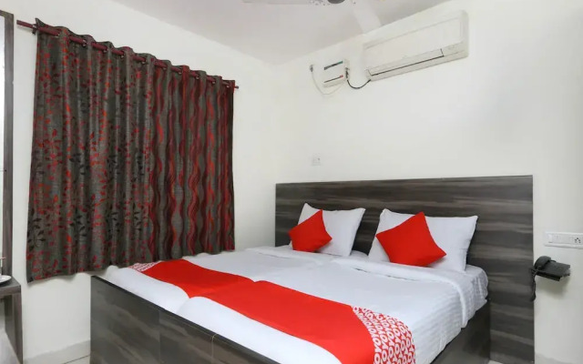 OYO Flagship 559 Harshetha Residency