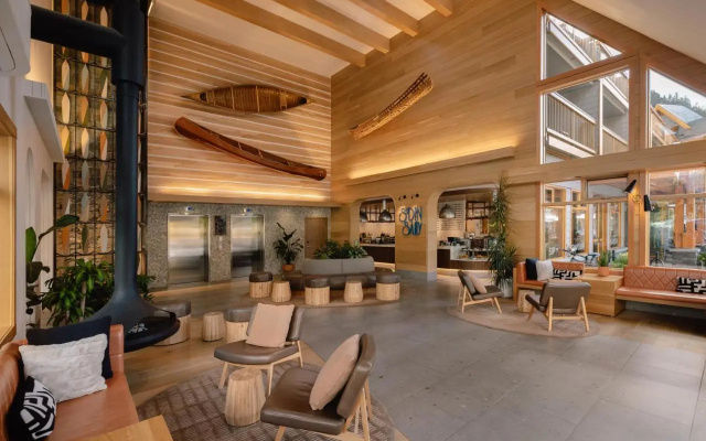 Hotel Canoe and Suites