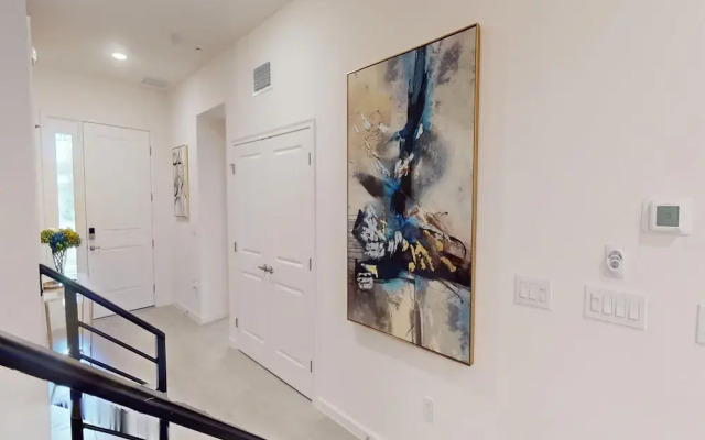 Bernie Pool Home 8 BED