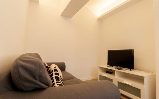 Spacious Basement in Alameda With Lovely Terrace!