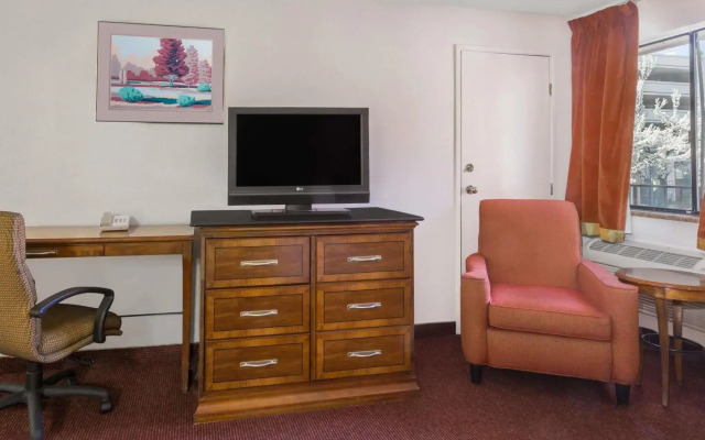 Travelodge by Wyndham Reno Downtown