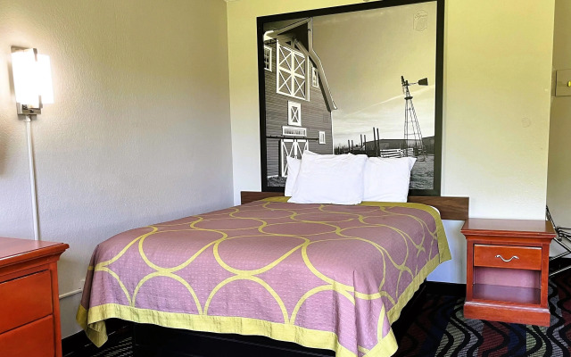 Super 8 by Wyndham Vincennes
