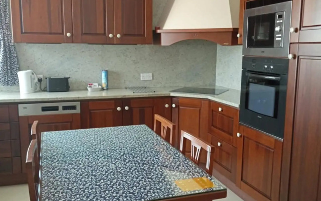 3 Bedroom Air-conditioned Apartment with Roof Terrace
