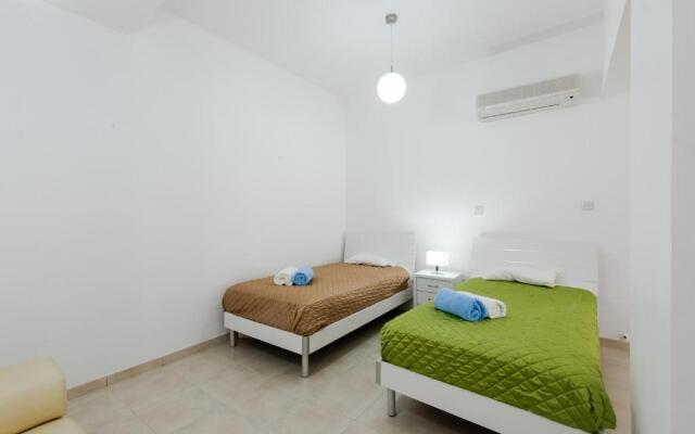 Laguna Sunrise by Ezoria Holiday Rentals