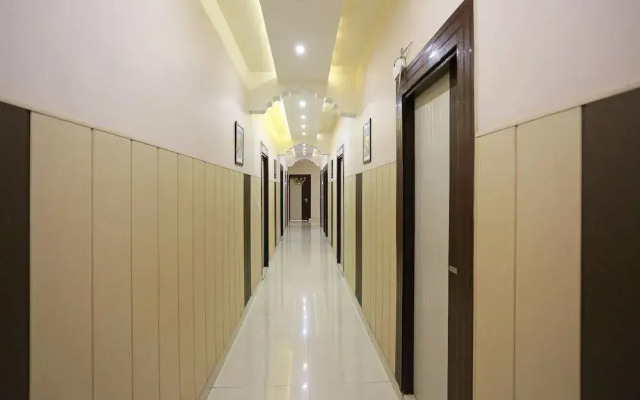 OYO 3202 Hotel Gayatri Residency