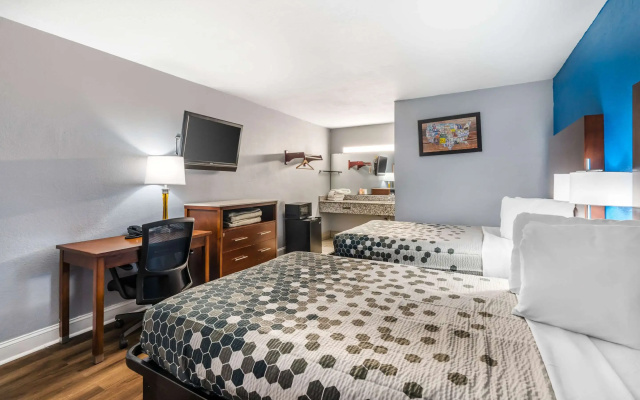 Econo Lodge Inn & Suites Virginia Beach - Norfolk