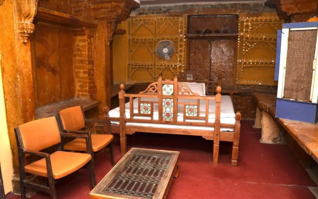 Deepak Hotel & Restaurant