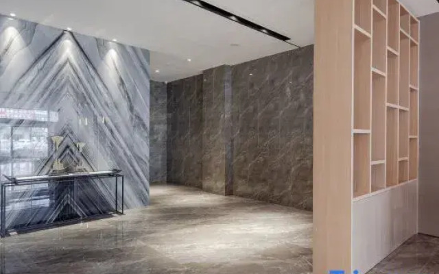 Yihai Hotel (Zhengzhou South China City Longhu Jinyi City Shopping Center Branch)