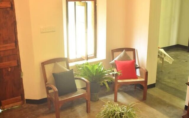 Charming & Historical 3-bed Bungalow in Hikkaduwa