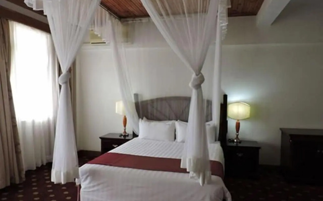 Mosa Court Suites