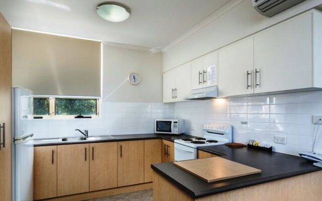 Glenelg Holiday Apartments