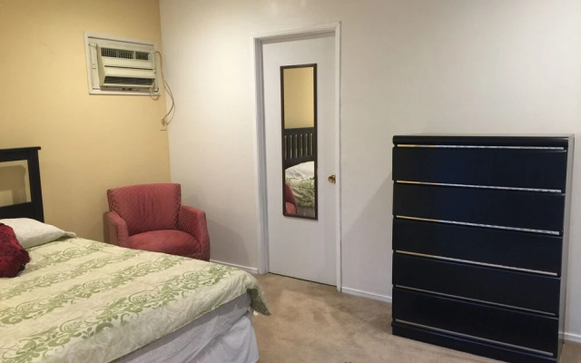 Lovely 1-Bedroom Home with Pool