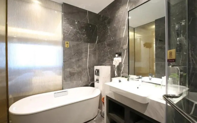 Yangzi International Hotel