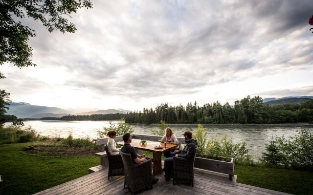 Skeena River House Bed & Breakfast