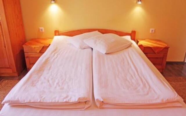 Raza Soarelui Pension (Adults only)