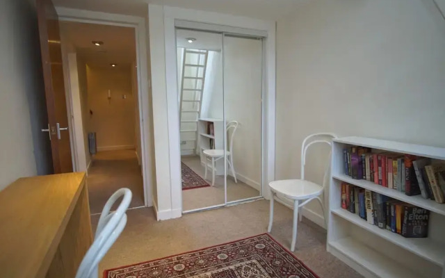 Bright, Spacious Old Town Flat for 6