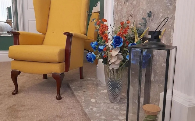 Crescent Lodge Guest House