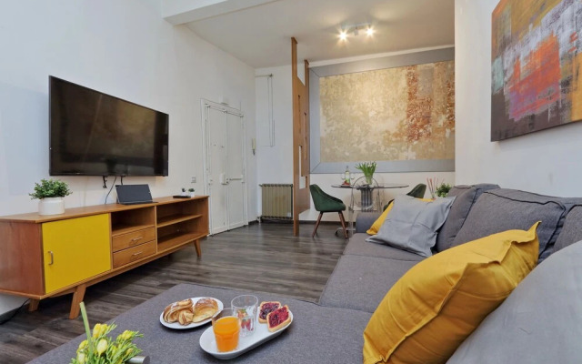 Urbana Apartment