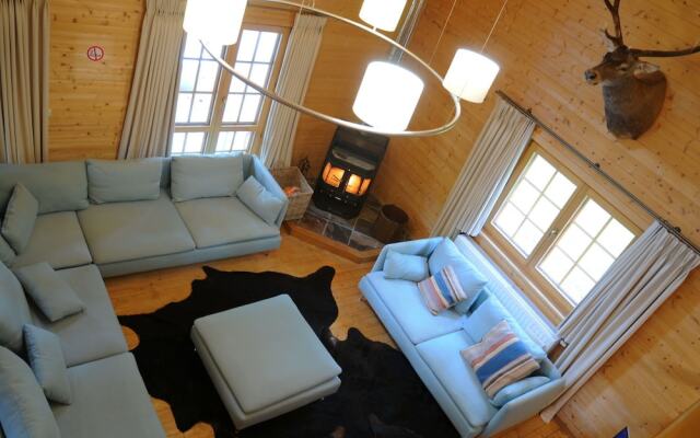 Spacious Chalet Located at Bomal with Jacuzzi And Garden Parlour