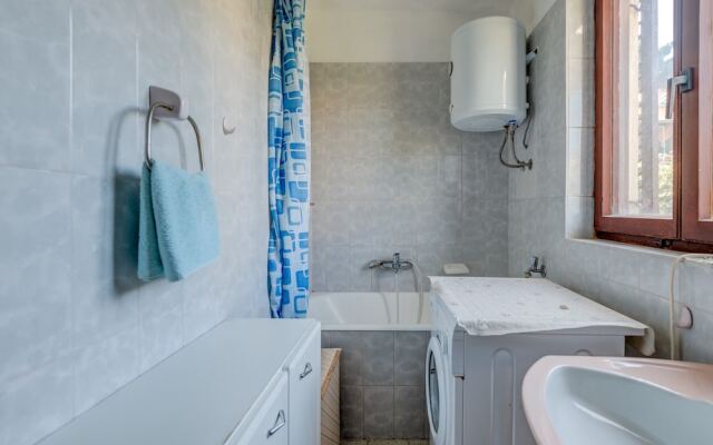 Beachfront apt at Exclusive Location Near Center