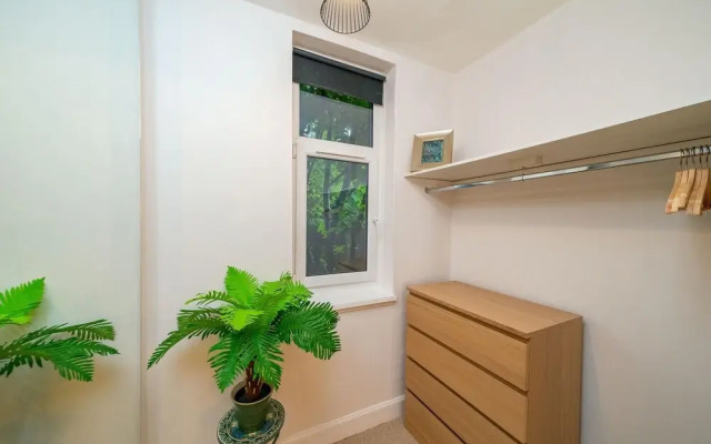 The Jam - Cunningly Good Cunningham Street Apartment