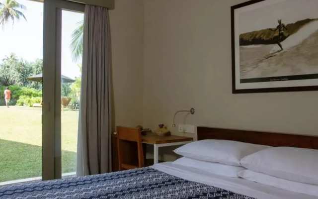 Modern Beach Villa With Roof Garden