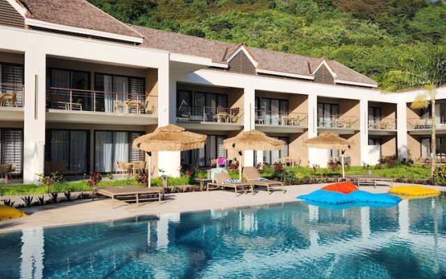 Cook's Bay Hotel and Suites