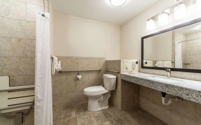 Quality Inn & Suites Vandalia near I-70 and Hwy 51