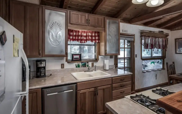 An Amazing View - Three Bedroom Cabin