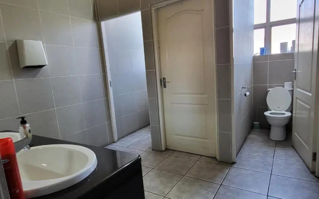 Shalimar Gardens Hotel