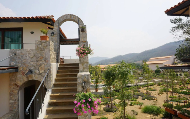 Mela Garden Retreat Cottage