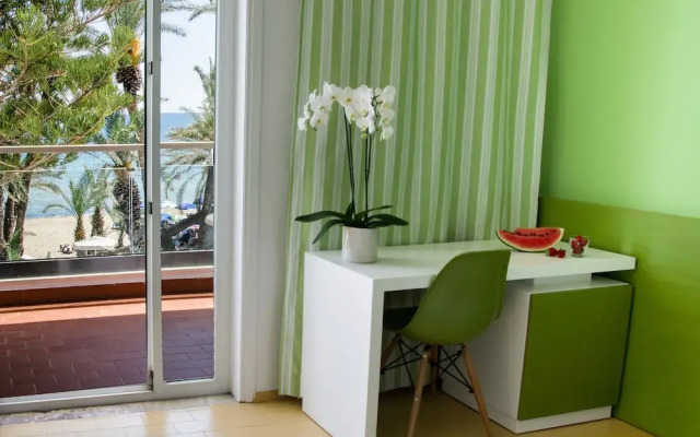 Zeus Hotels Palm Beach