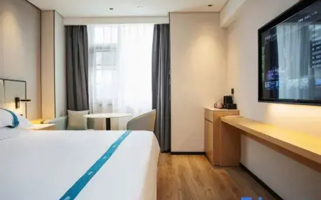 VX Hotel (Shanghai Beiwaitan Ningguo Road Subway Station)