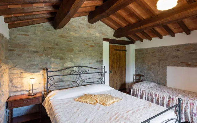 Idyllic Farmhouse With Bbq, Swimming Pool, Terrace, Garden