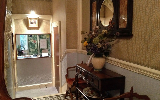 Merlyn Court Hotel
