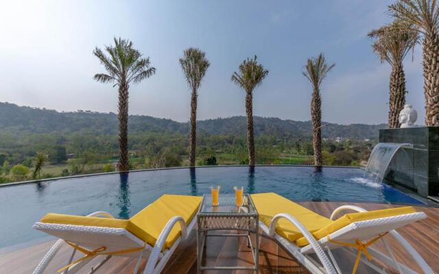 StayVista at Brickwood Hill with Outdoor Infinity Pool & Jacuzzi