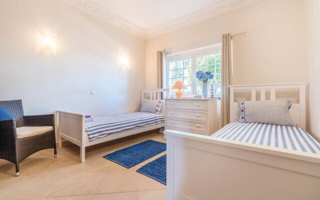 Beautiful Home in Lagoa With Wifi and 2 Bedrooms