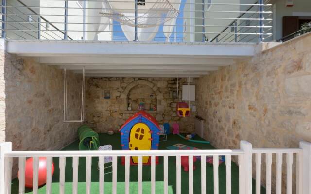 Villa in Crete With Private Pool & Beaches Nearby