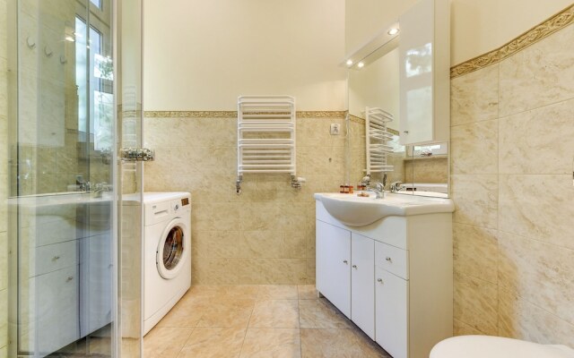 Royal Apartments - Center