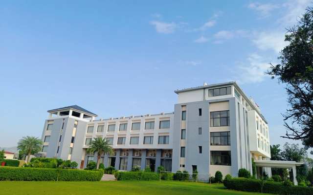 Savitri Resorts