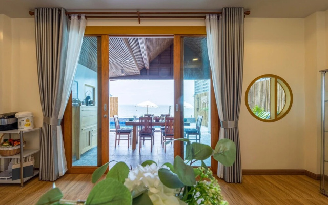 Beach Front Villa with 3 Bedrooms - CA3
