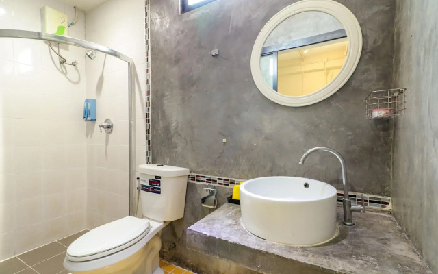 OYO 412 7 Days Hotel