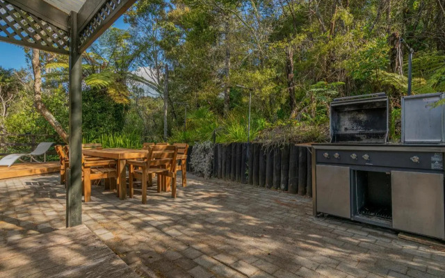 Hillside Haven - Tairua Holiday Home