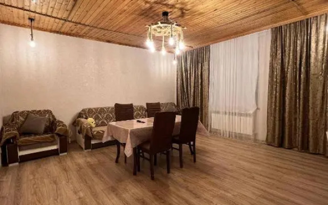 Cozy house 5 mins away from city center.