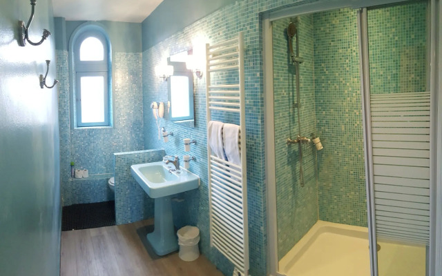 Castel Bayeux Guesthouse