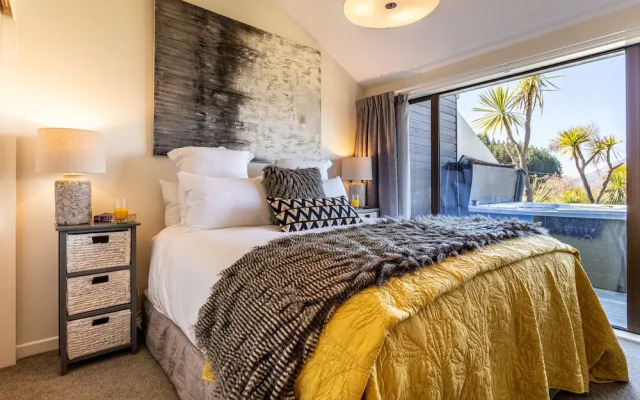 Alpine Gold With Incredible Lake Views SPA