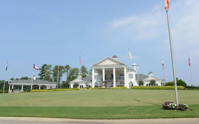 River Oaks Resort
