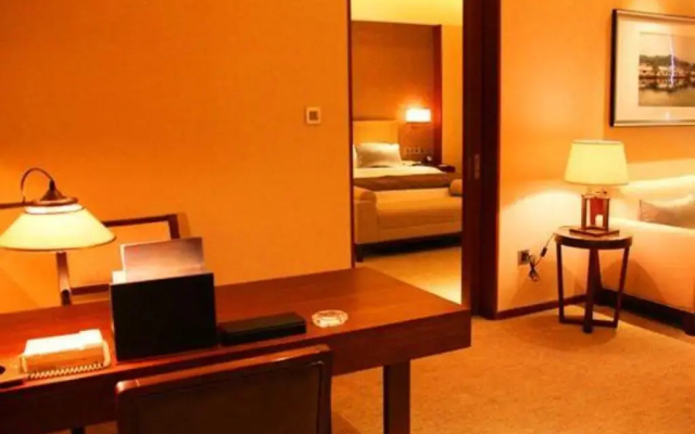 Swan Lakeview Hotel