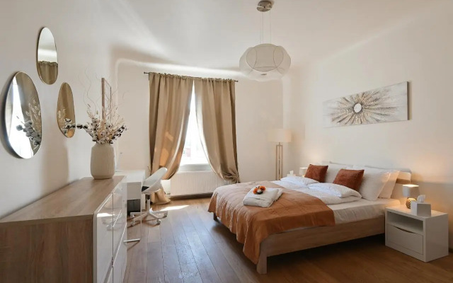 Old Town Riverside Apartment