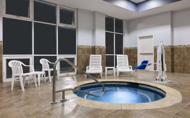 La Quinta Inn & Suites by Wyndham Ft. Worth - Burleson